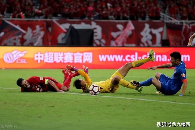 阿劳霍发文告别巴萨：该去迎接新的挑战了，永远感激萨迷们！